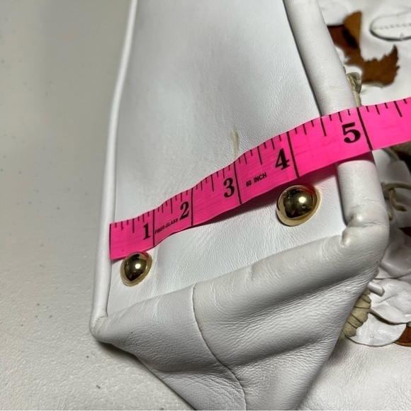 VALENTINO Garavani Floral Applique Leather Tote in White - Picture 15 of 16